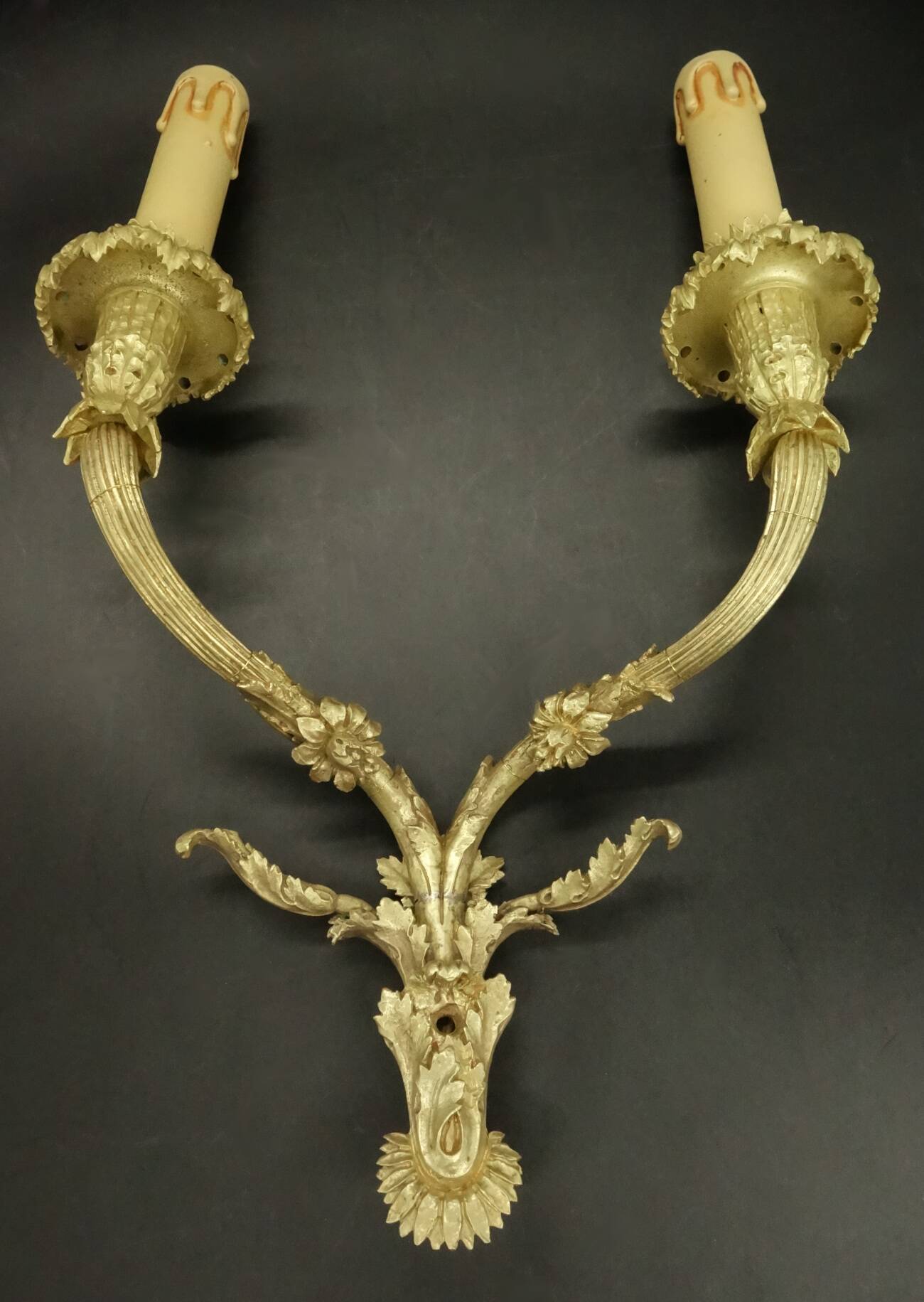 Large pair of Louis XVI style wall sconces from the 19th century - gilded bronze.