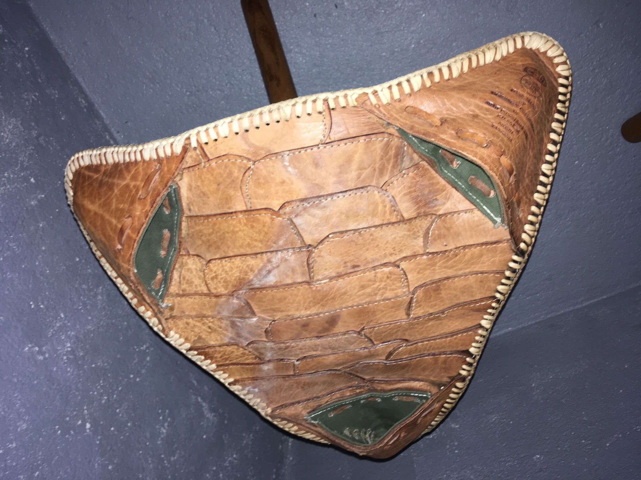 Paires de tabourets tripode en cuir