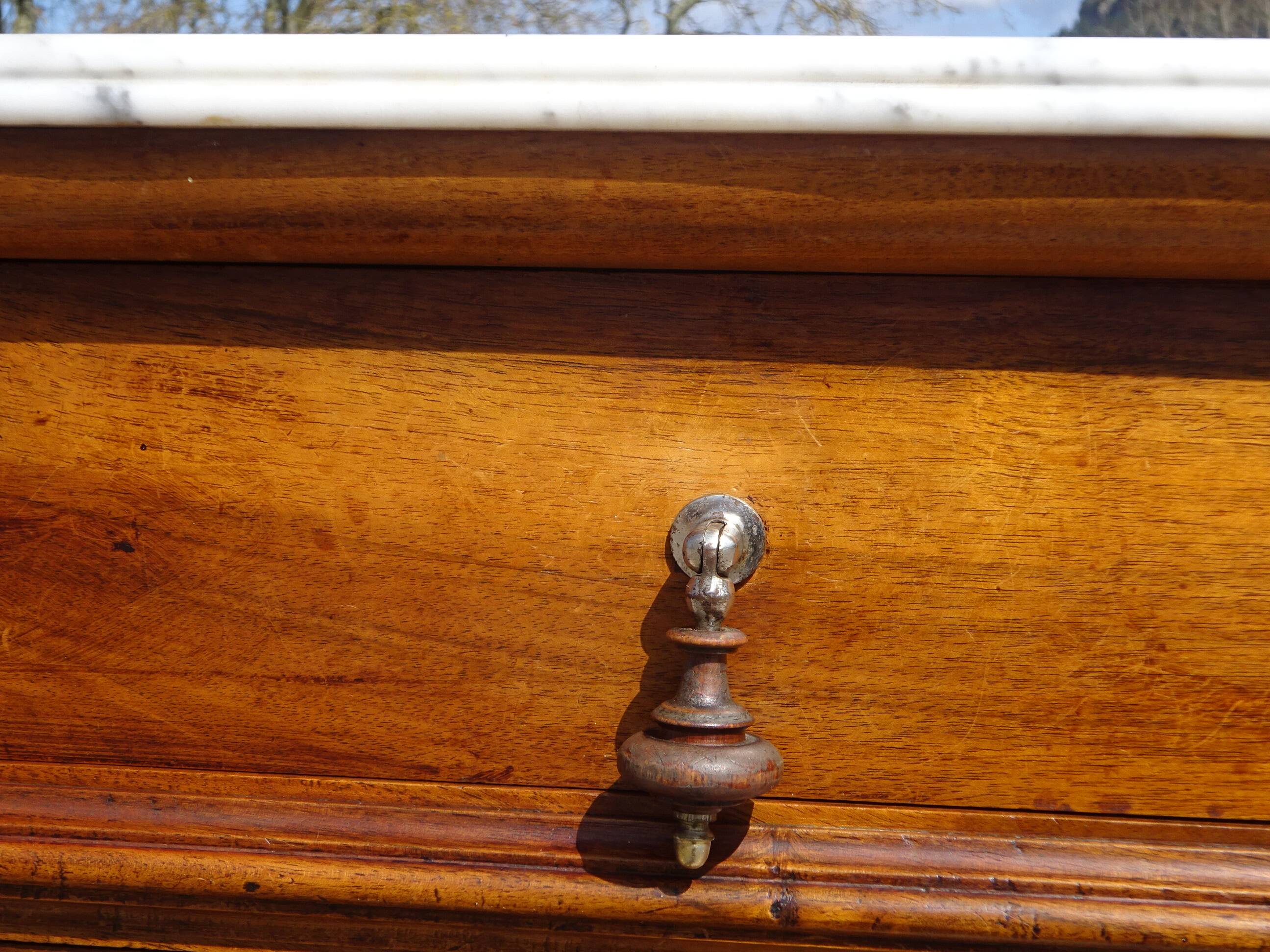 Ancienne commode Louis Philippe en noyer marbre blanc