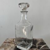 Smooth glass decanter with square base