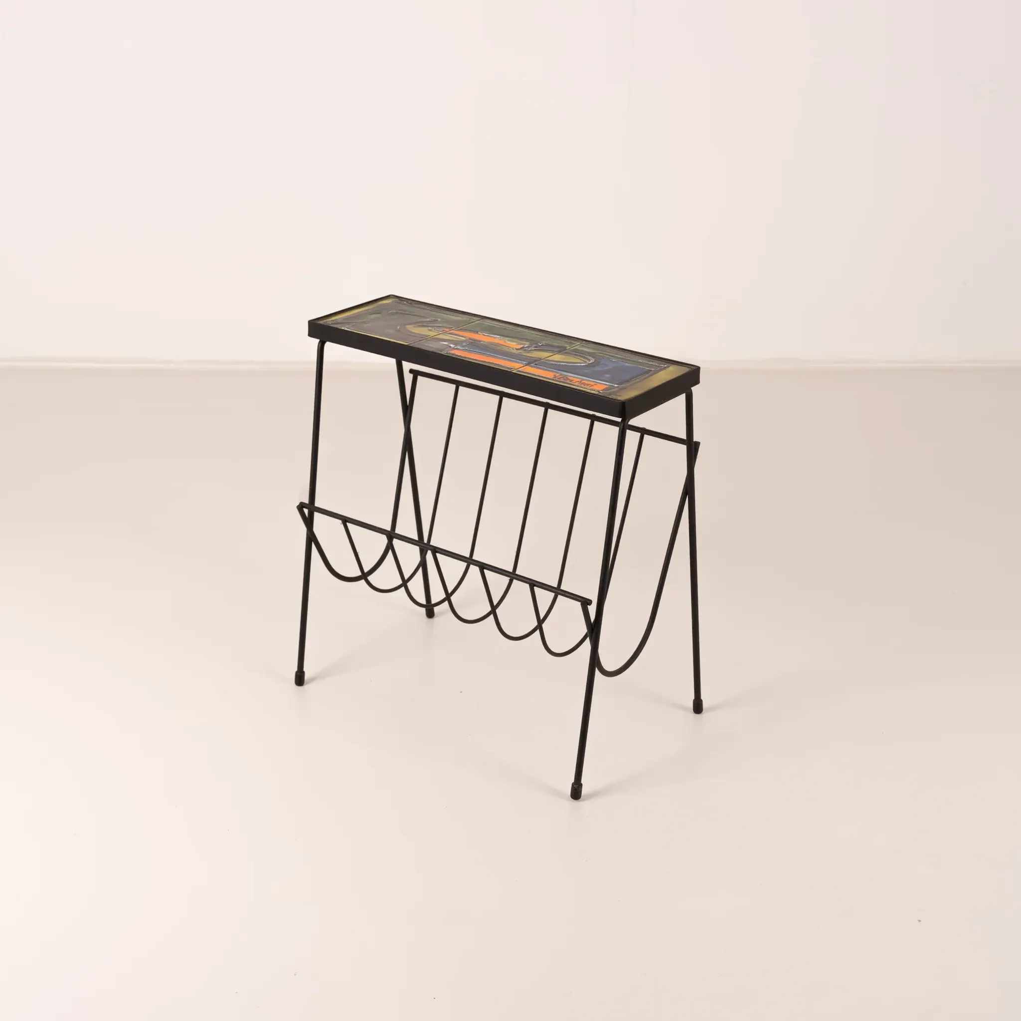 Ceramic tile magazine rack by Belarti