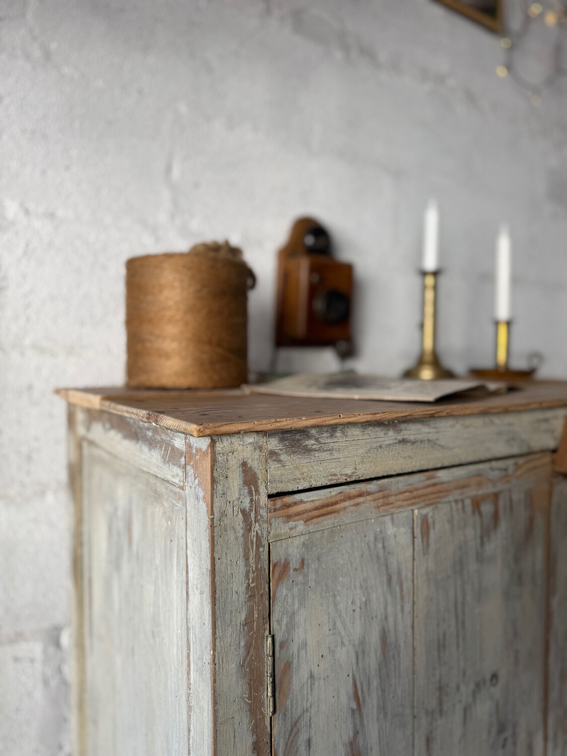The patinated sideboard