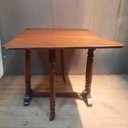 Drop-leaf table known as "Get Leg"