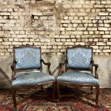 Paire de fauteuils en bois naturel de style régence xix eme siècle