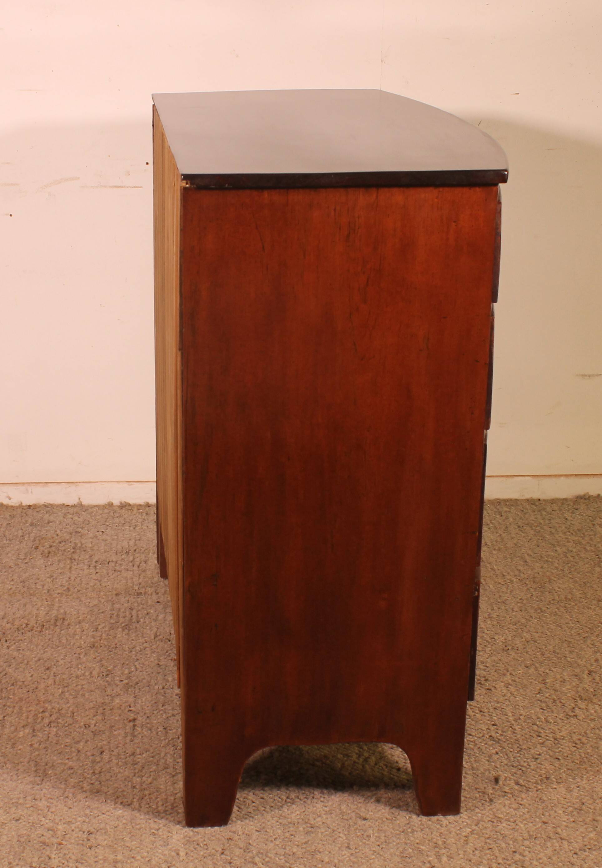 commode bombée en acajou du début du 19° siècle