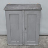 Hanging cabinet