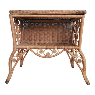 Table de chevet en rotin "peacock" vintage