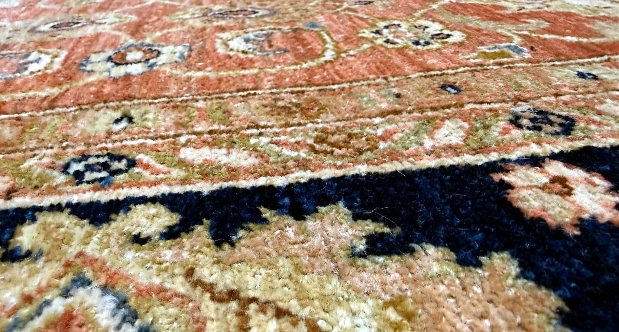 Hand-knotted Oriental rug in wool, 235 × 300 cm