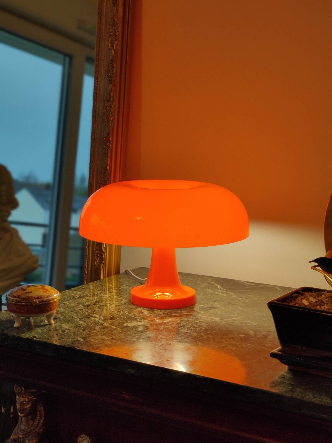 Mushroom LED table lamp