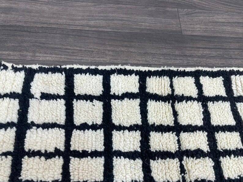 Traditional handmade Berber rug 250cm x 150cm