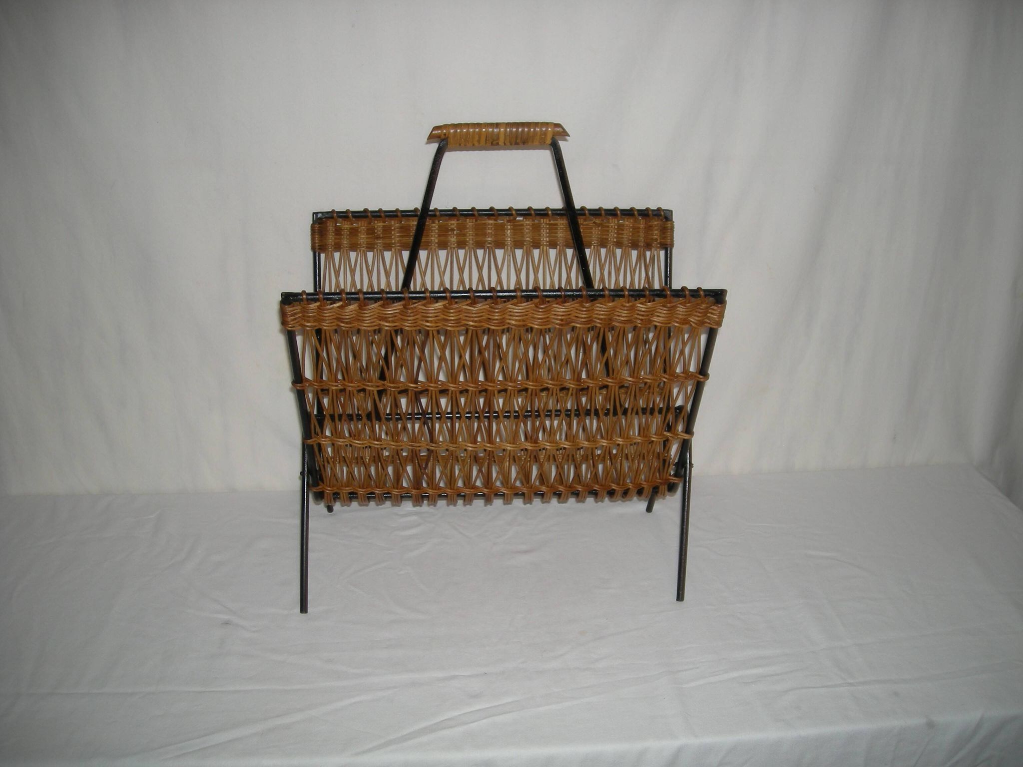 Porte-revue rotin des années 50