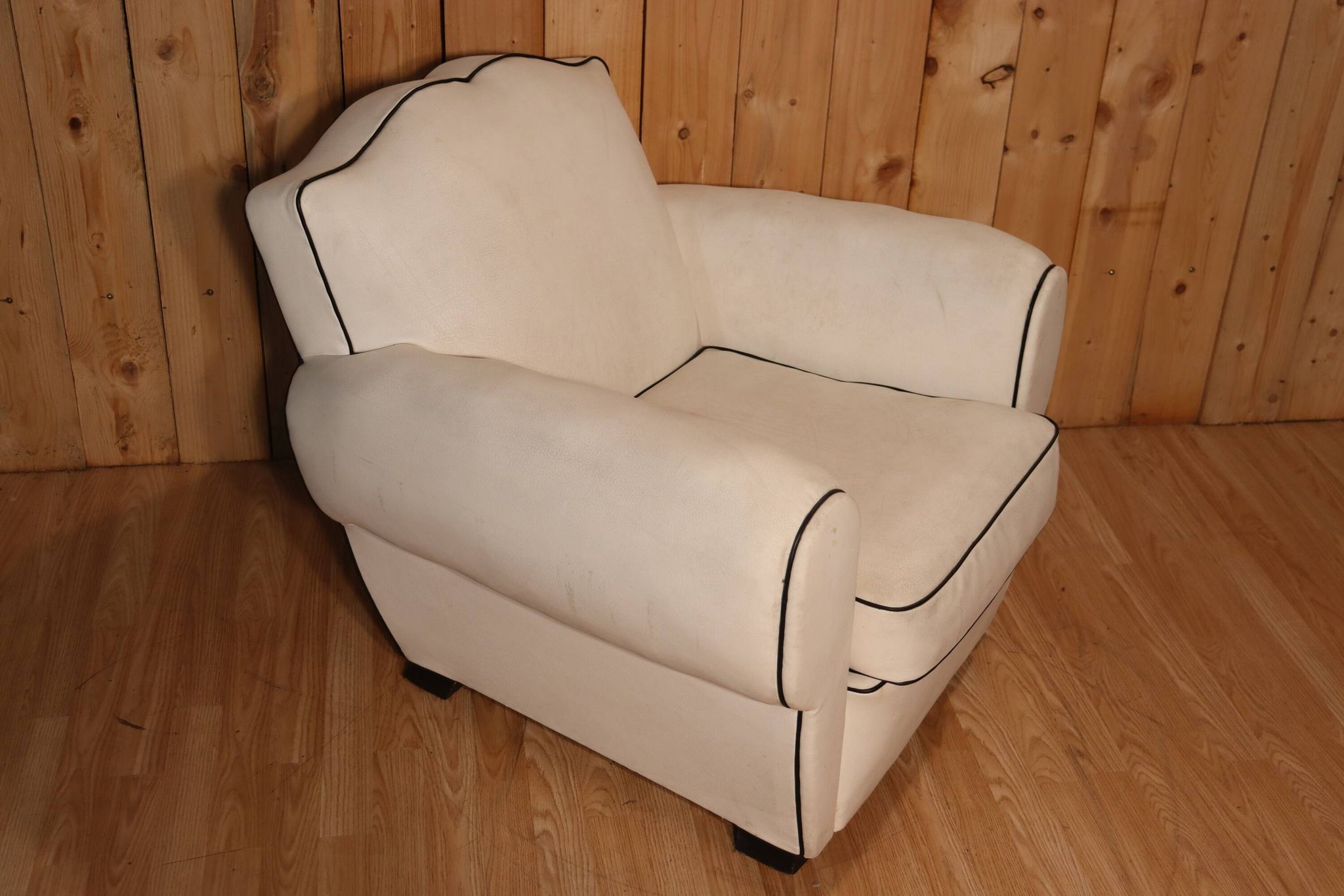 Fauteuil club en cuir blanc