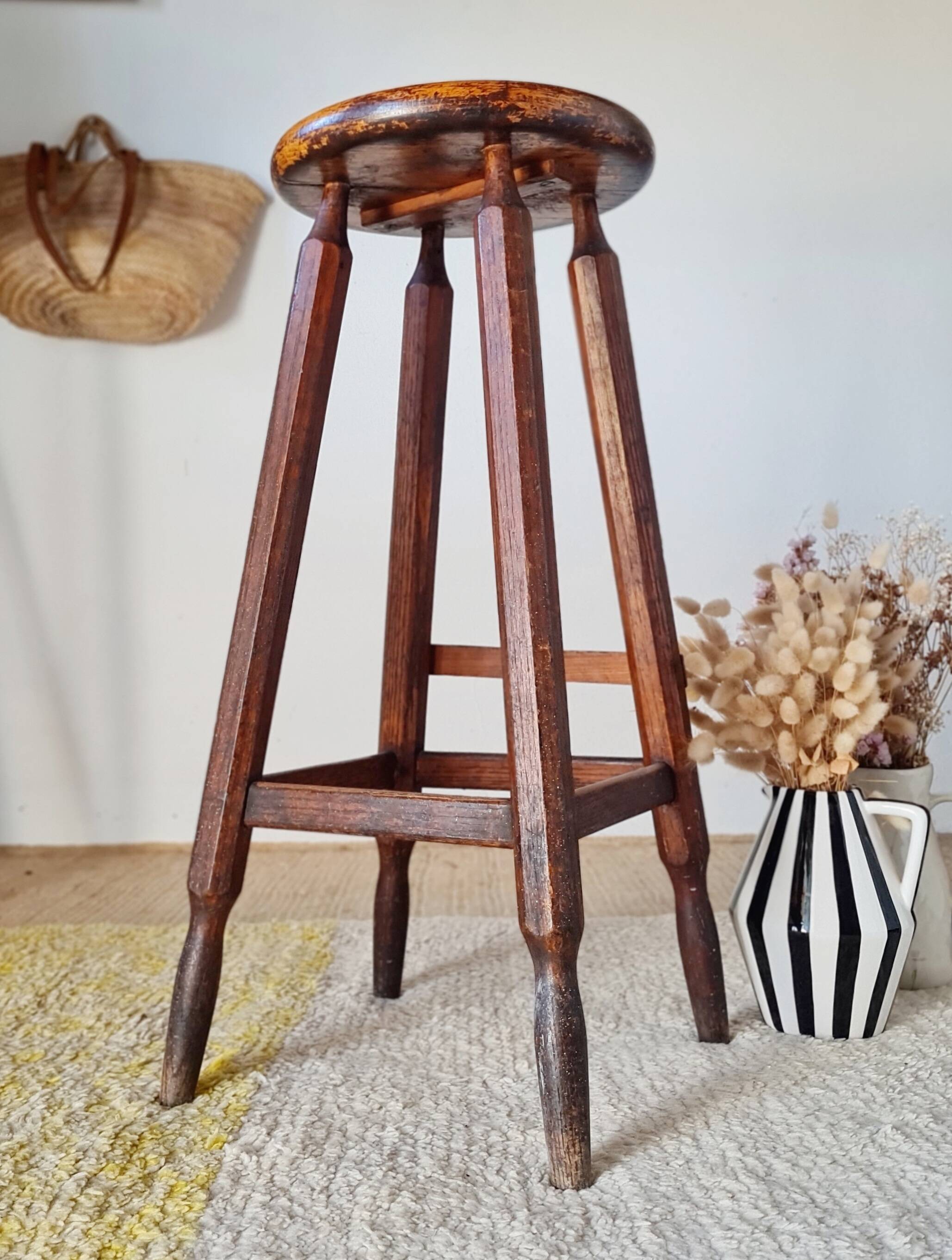 Tabouret haut d'atelier patiné