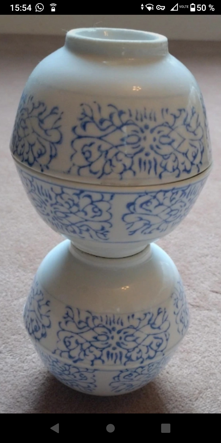 4 bowls in white and blue Chinese porcelain