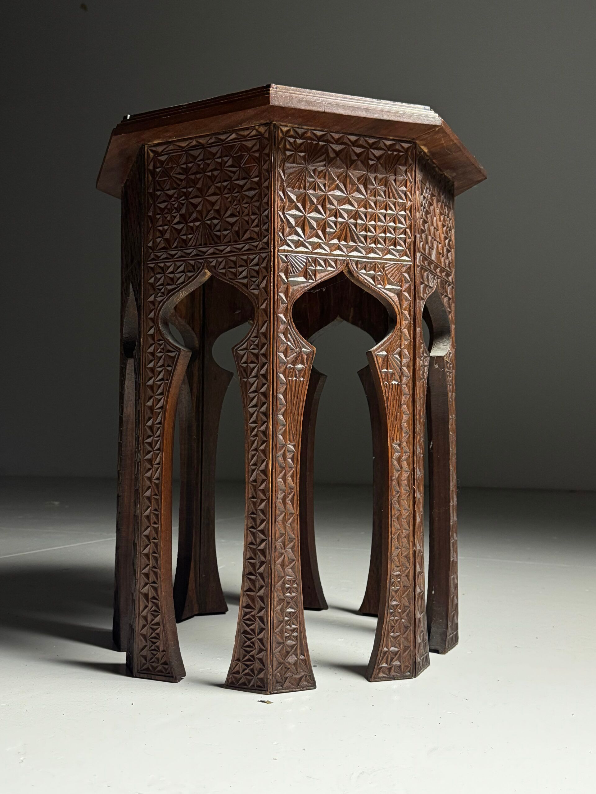Table d'appoint anglo-indienne vers 1900