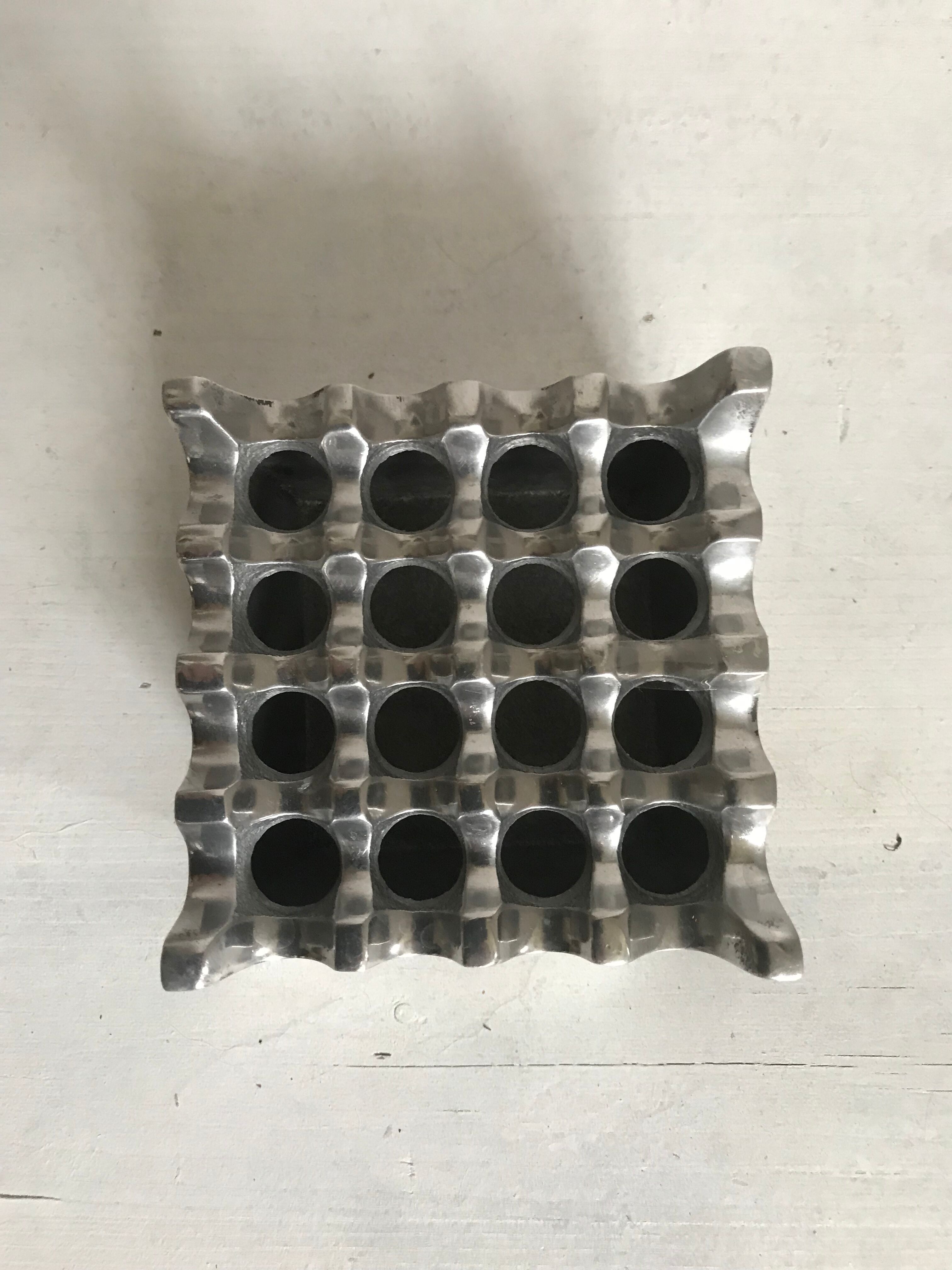 Design ashtray in cast aluminum
