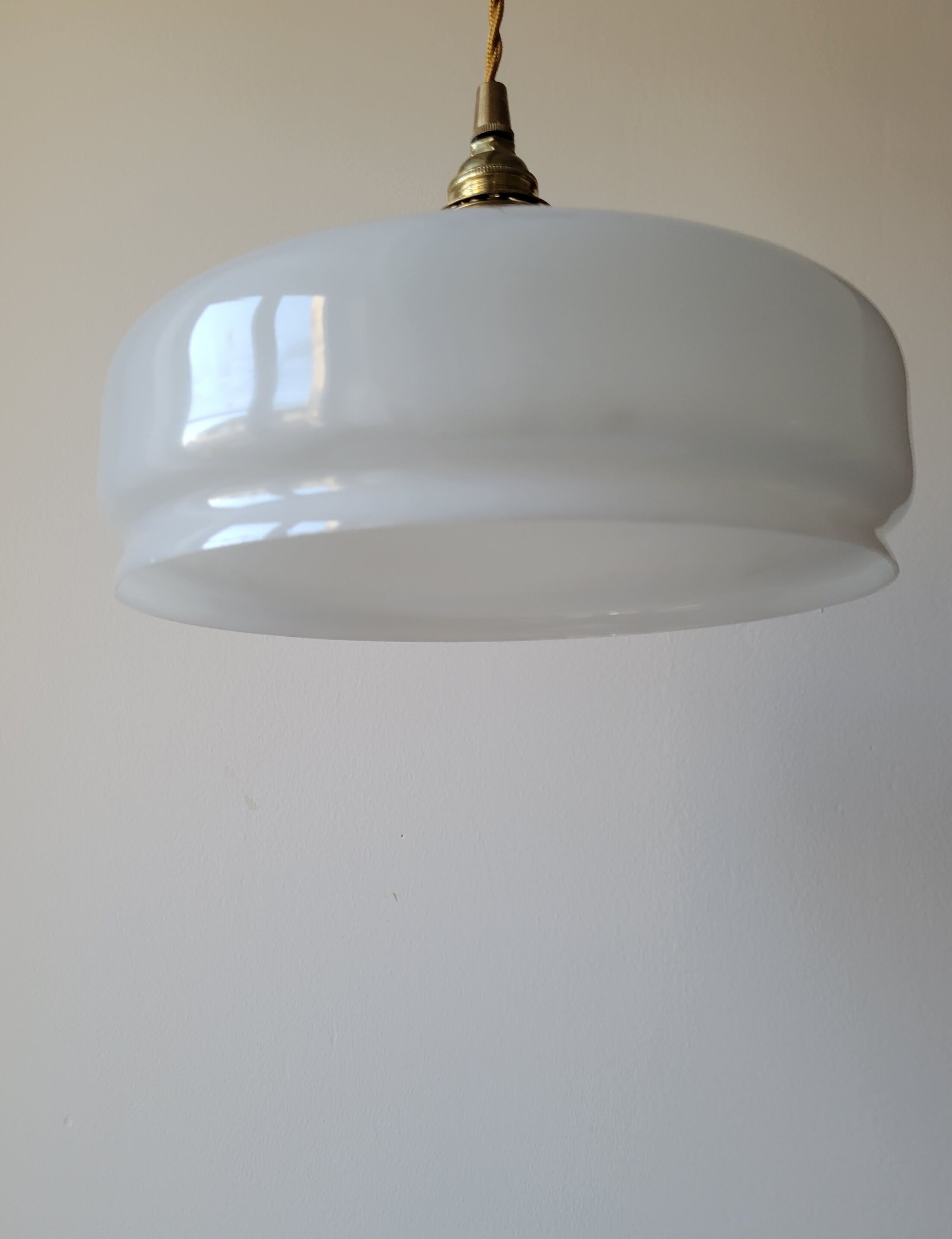 White opaline suspension