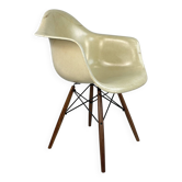 Eames Herman Miller DAW fibreglass chair in  parchment / white