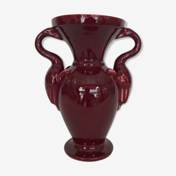 Vase balustre rouge à anses en forme de flamands roses, signé Ray Camart, Antibes, vers 1960