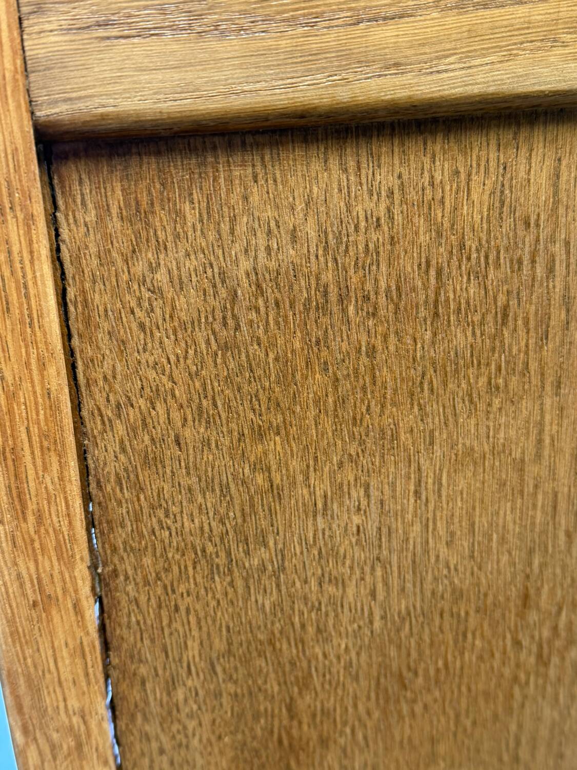 Armoire parisienne d’hôtel miroirs biseauté chêne brut 1920