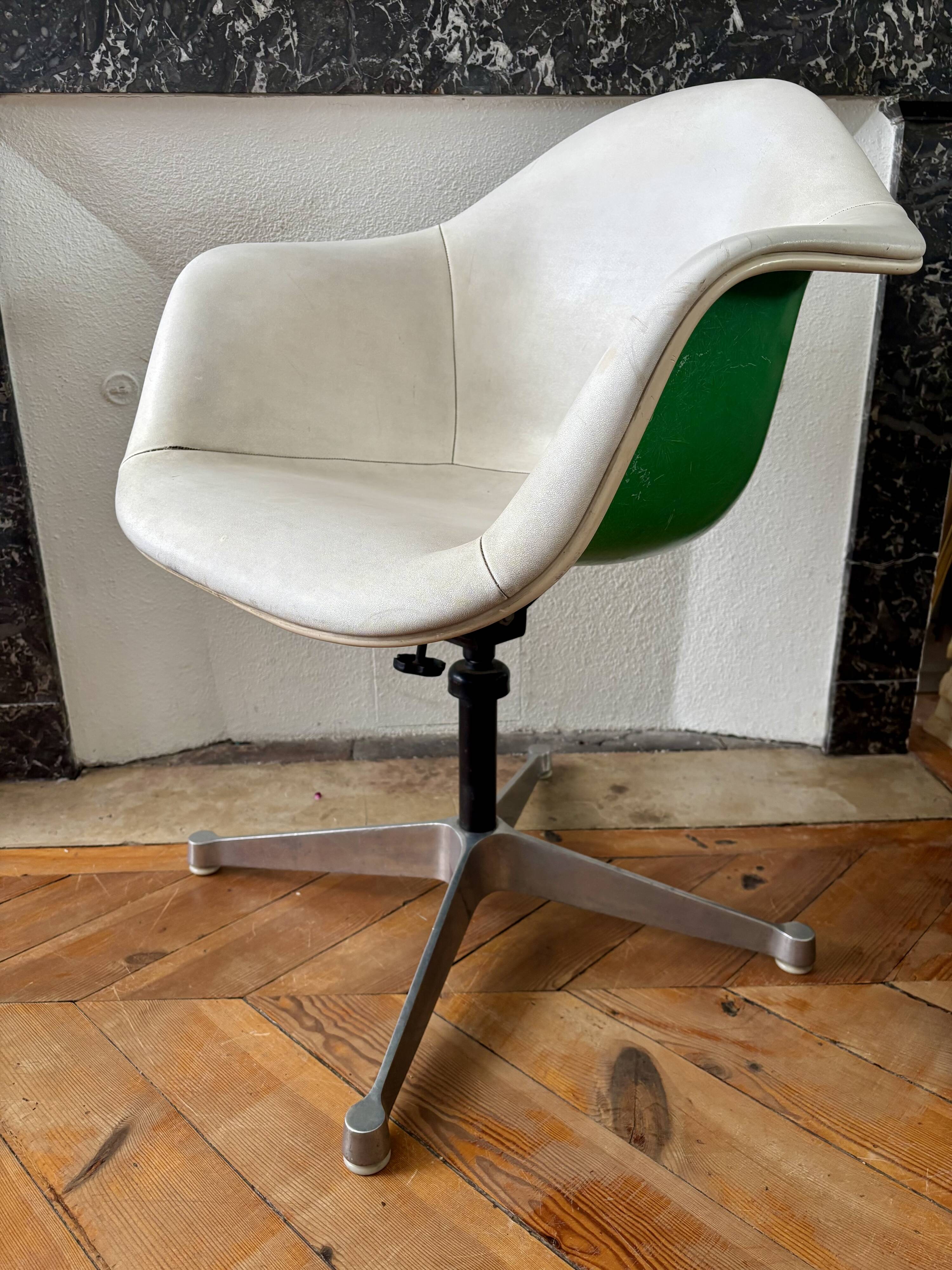 DAT Executive Chair by Charles and Ray Eames by Herman Miller 1950