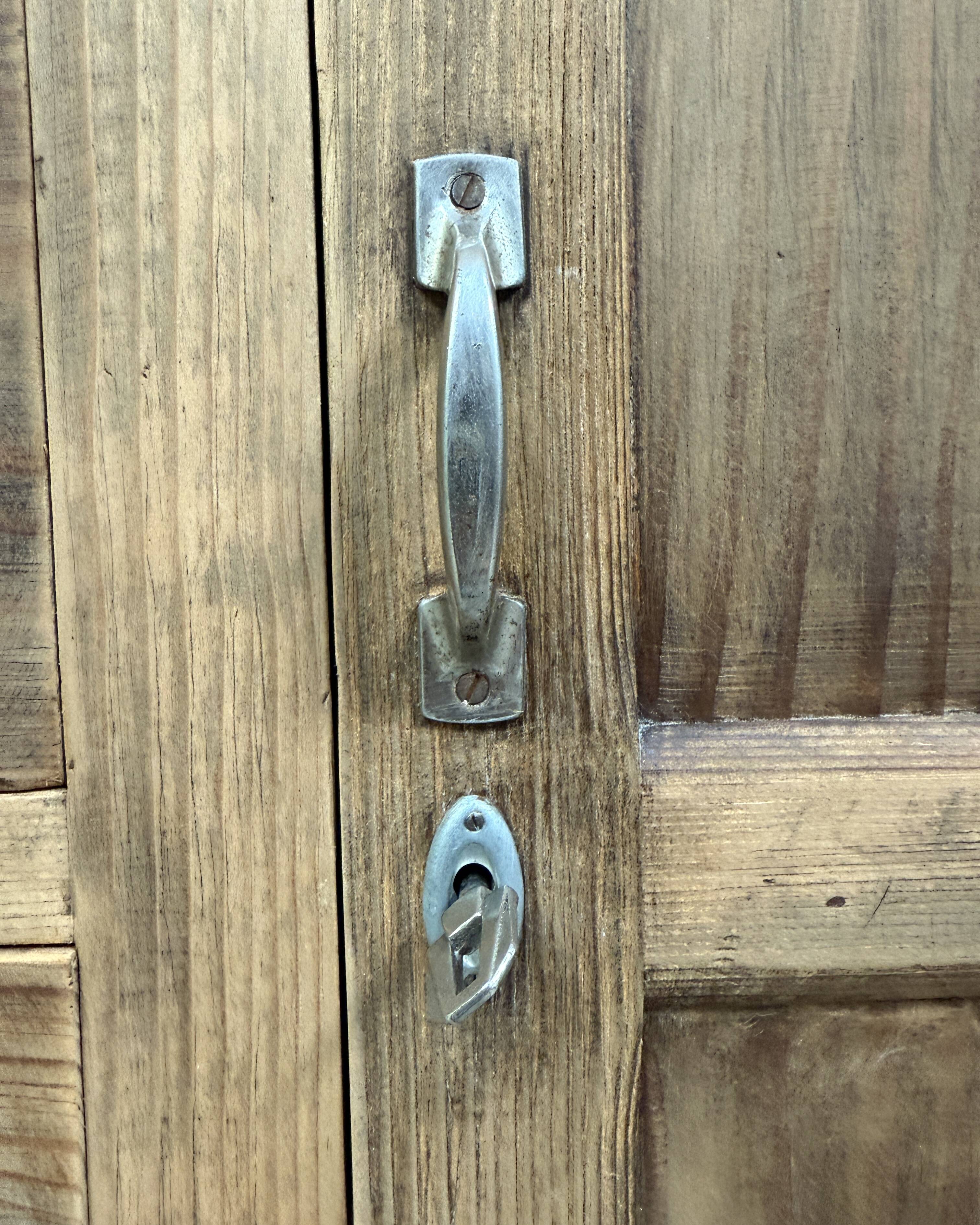 Armoire asymétrique art déco (rénovée)