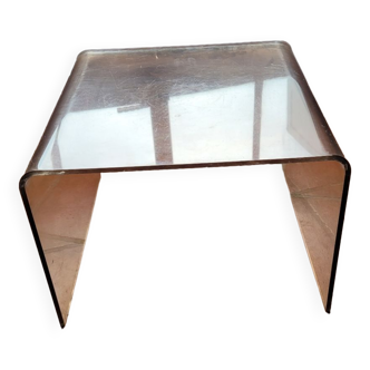 Table basse ou bout de canapé en plexiglas des années 70