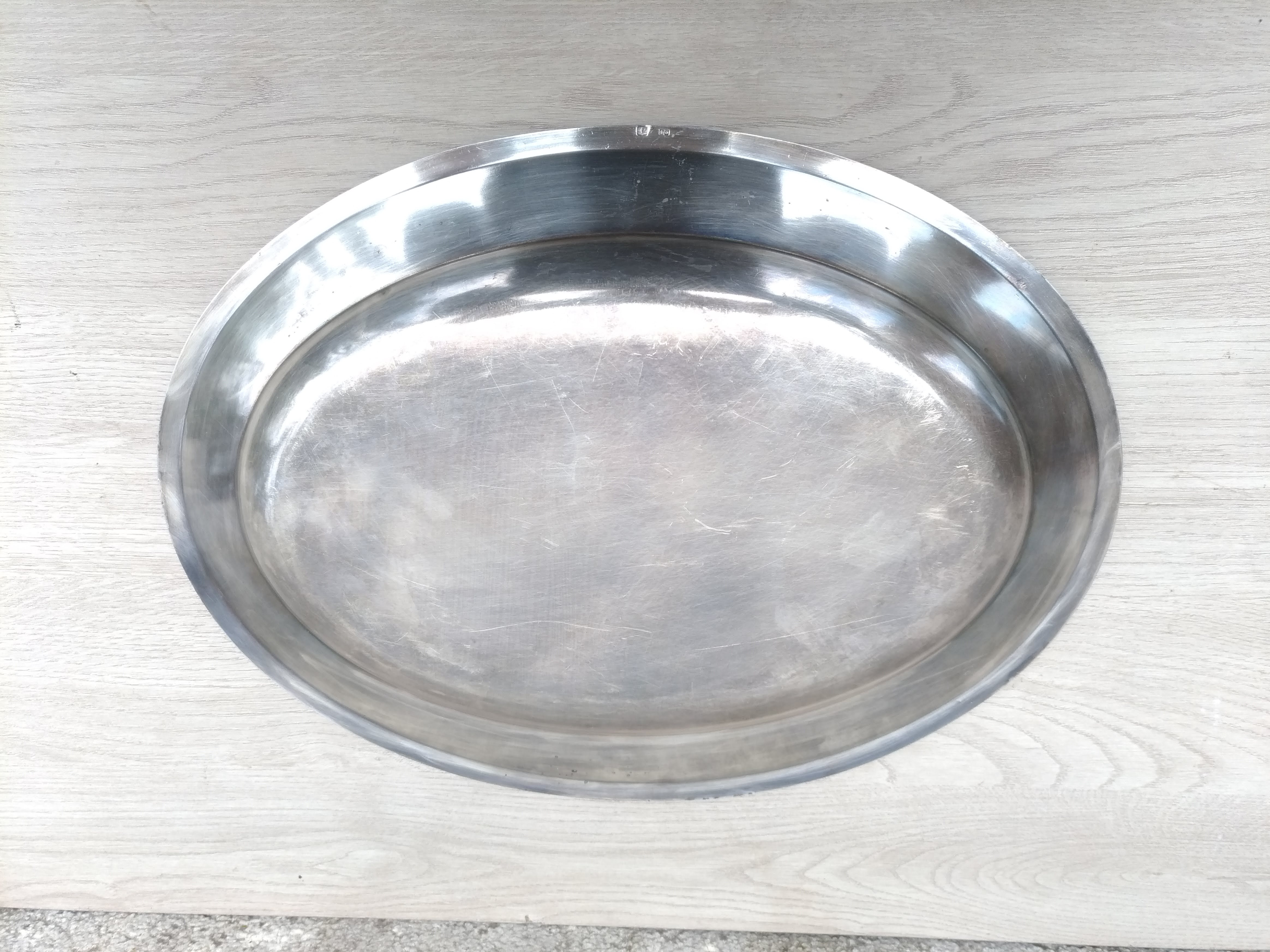 Silver metal service plar