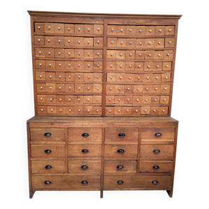 Armoire d'apothicaire