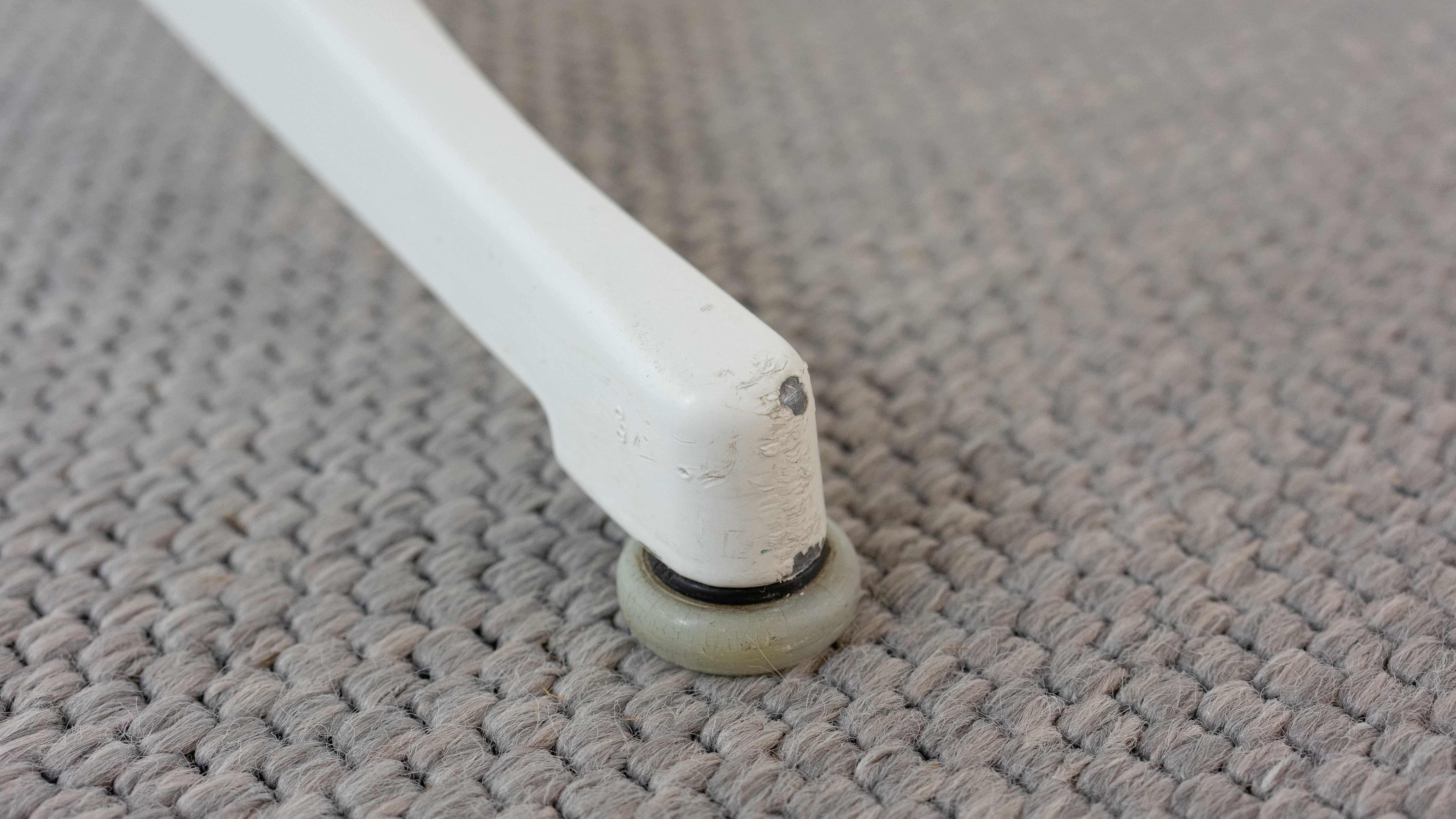 Extendable pedestal dining table by George Nelson for Herman Miller