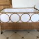 Lit pour bébé vintage en rotin