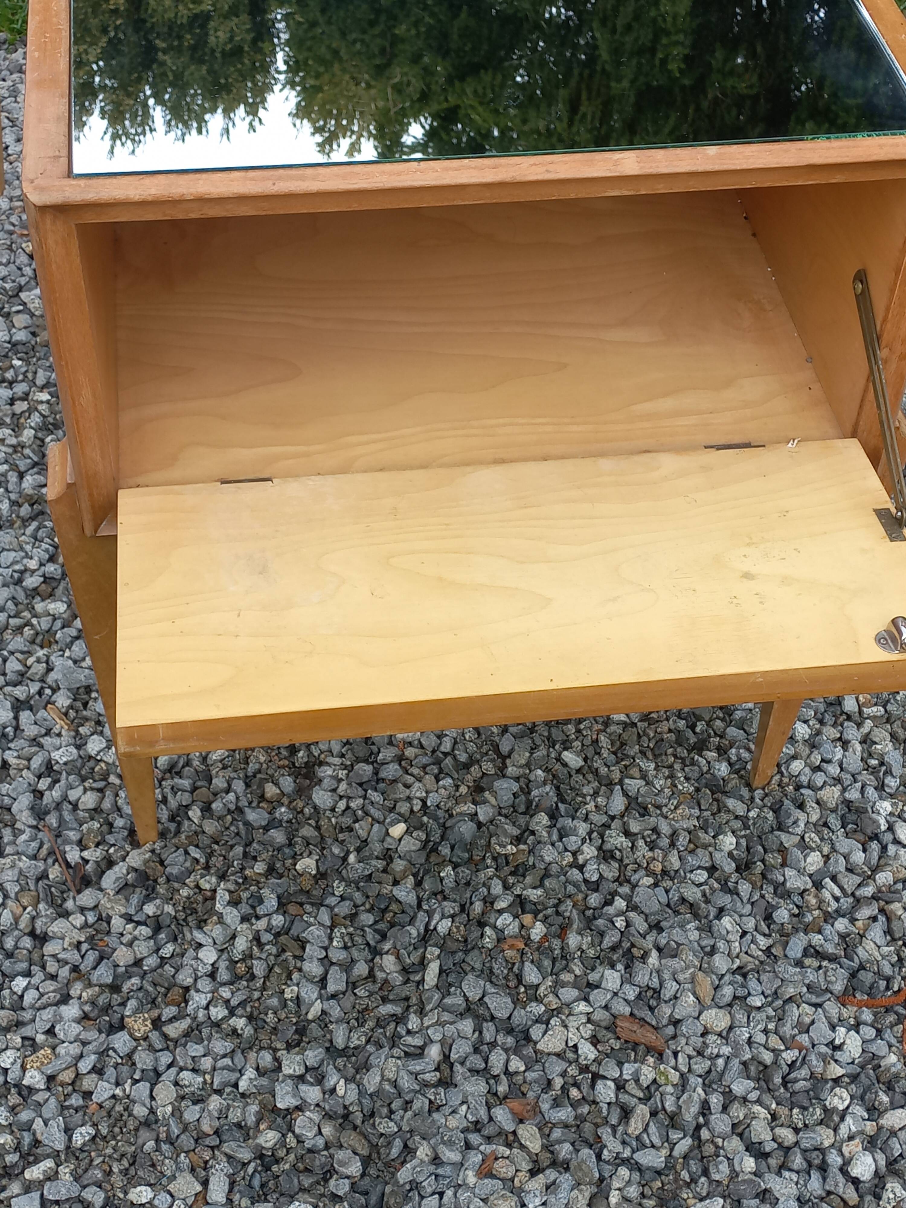 Vintage pair of bedside tables from the 1950s in sycamore and a mirror.
