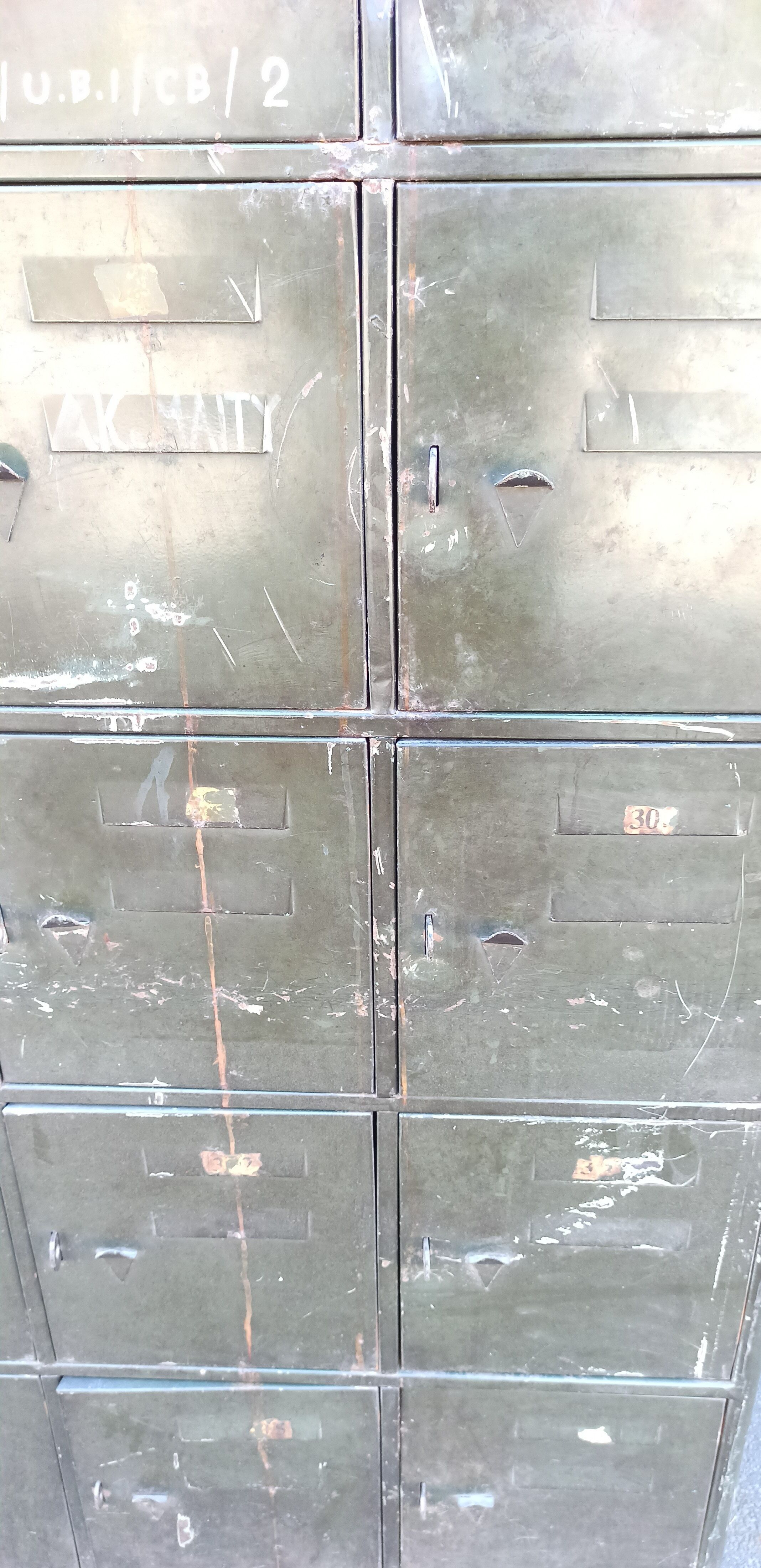 Antique metal cabinet - 18 lockers