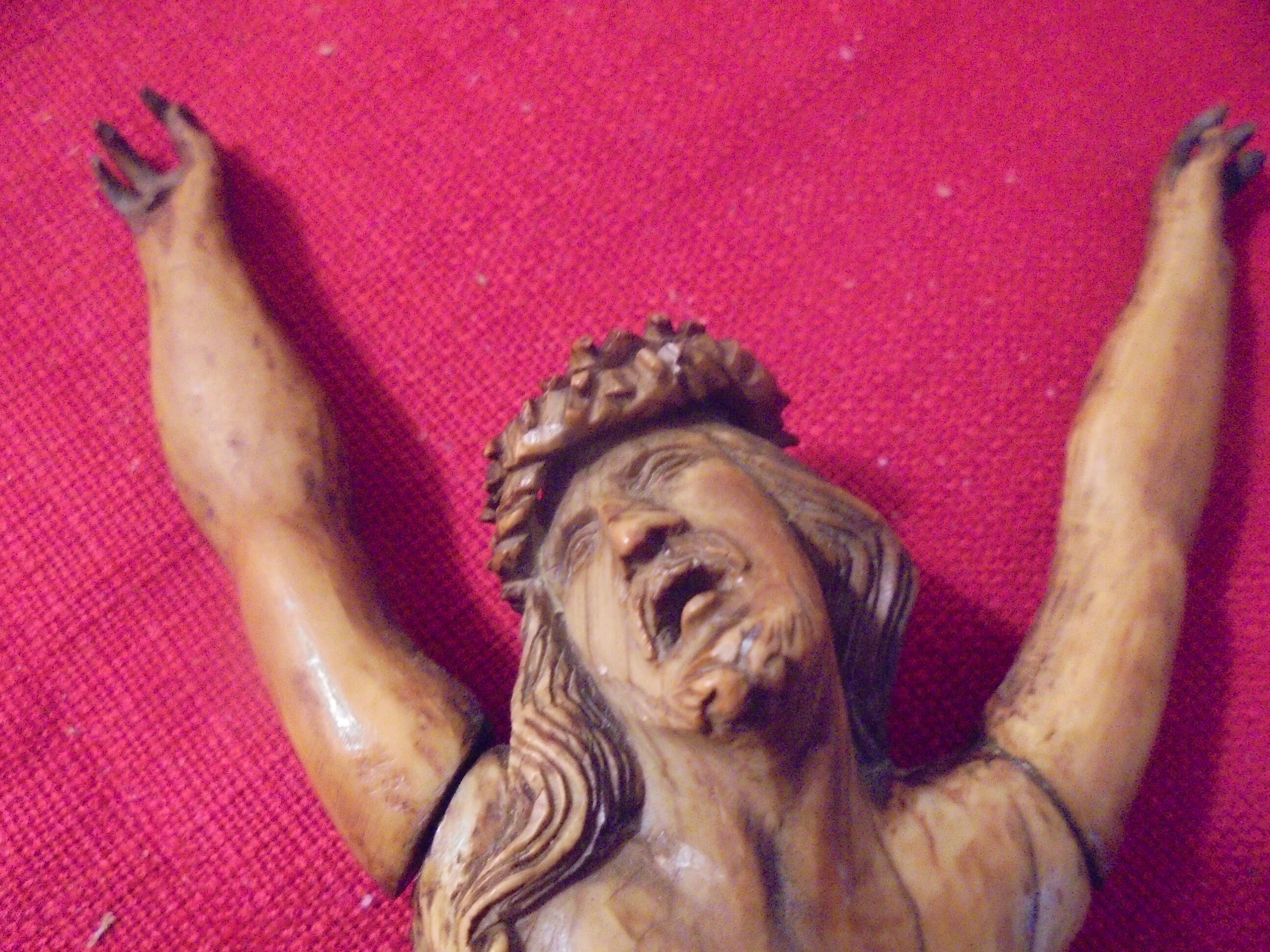 Dieppe bone crucifix xvii/ xviii