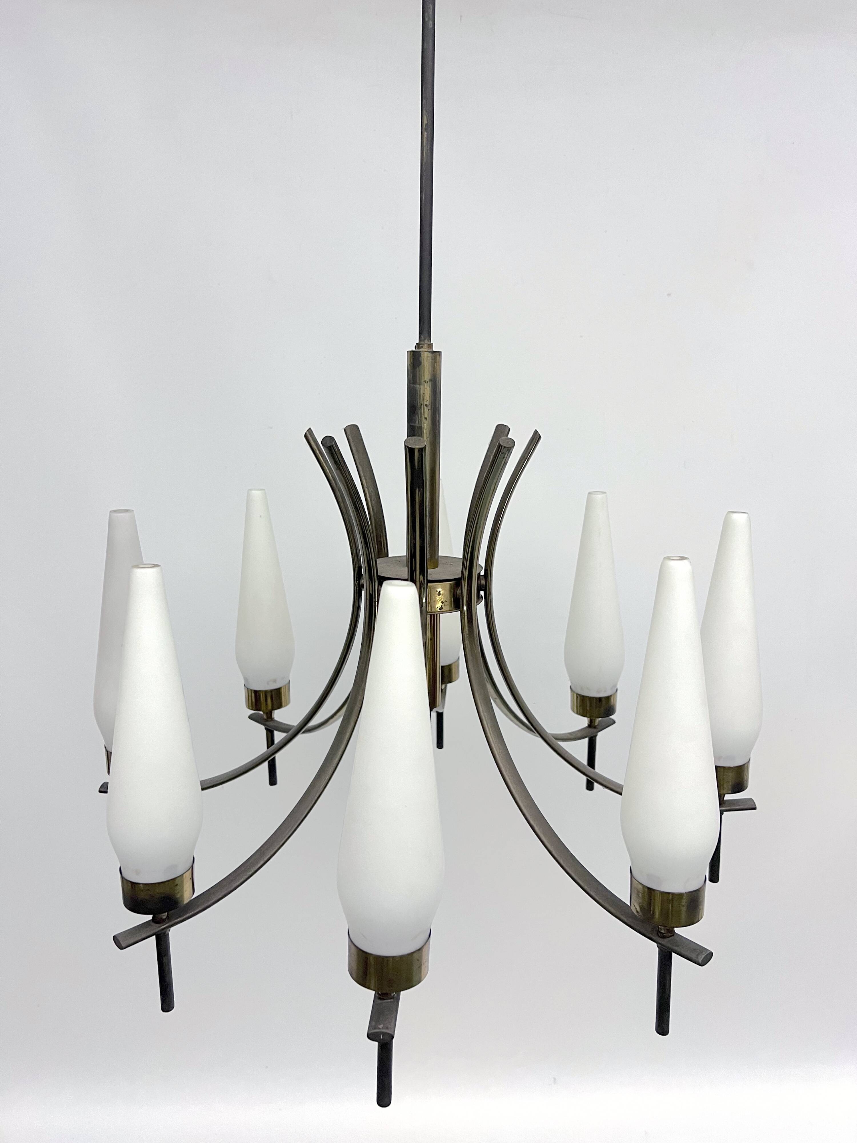 Mid-Century 8 lights brass and opaline glass chandelier. Italy 1950s