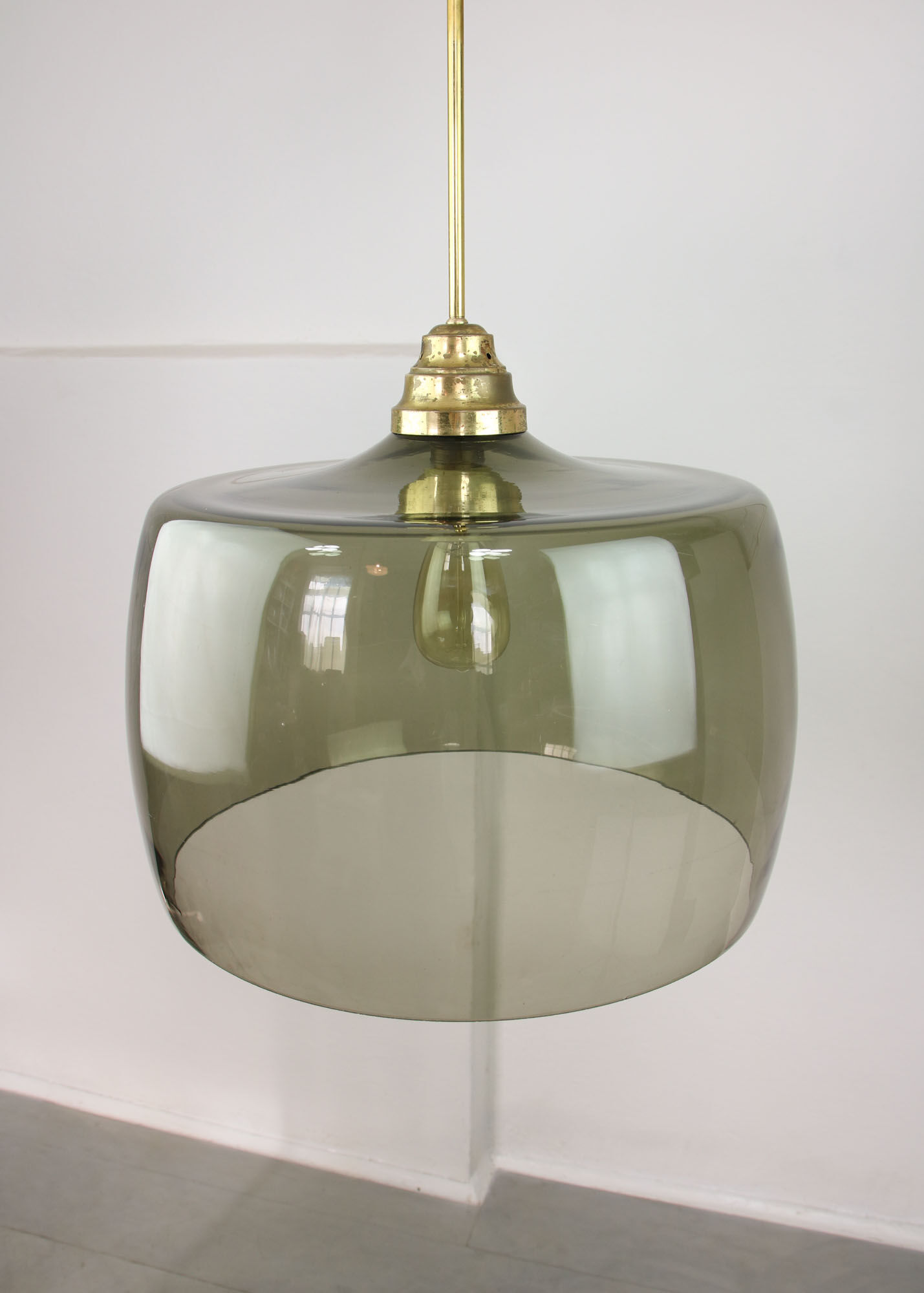 Green italian mid-century glass & brass ceiling lamp