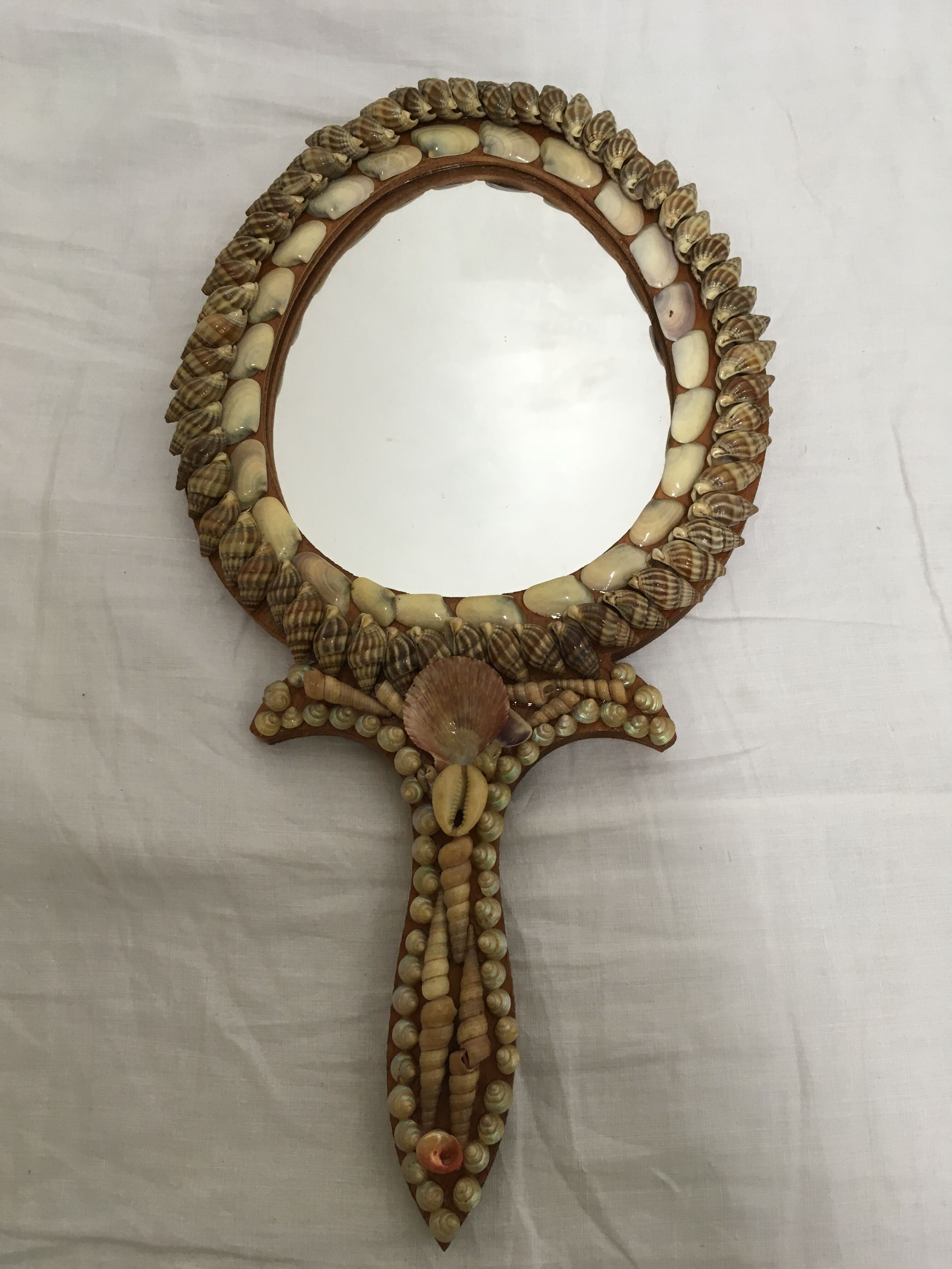 Hand facing decoration shells year 60/70