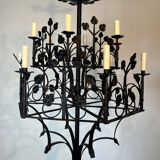 Lustre with 12 lights in wrought iron decorated with clovers and foliage.