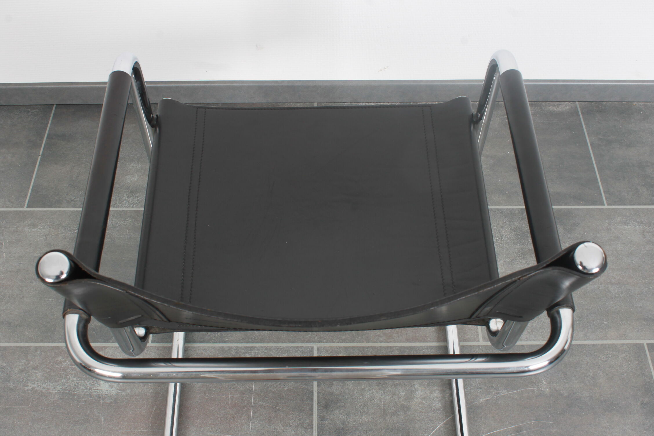 Chaise cantilever. de Matteo Grassi