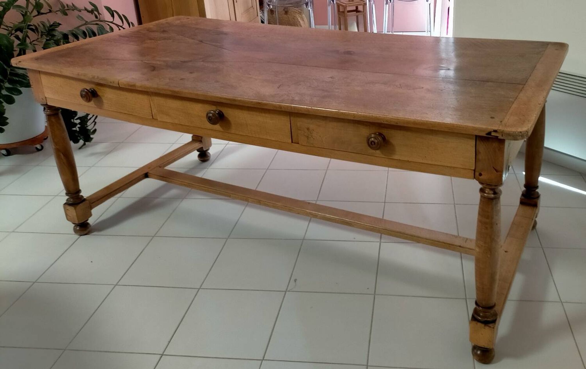 Farm table