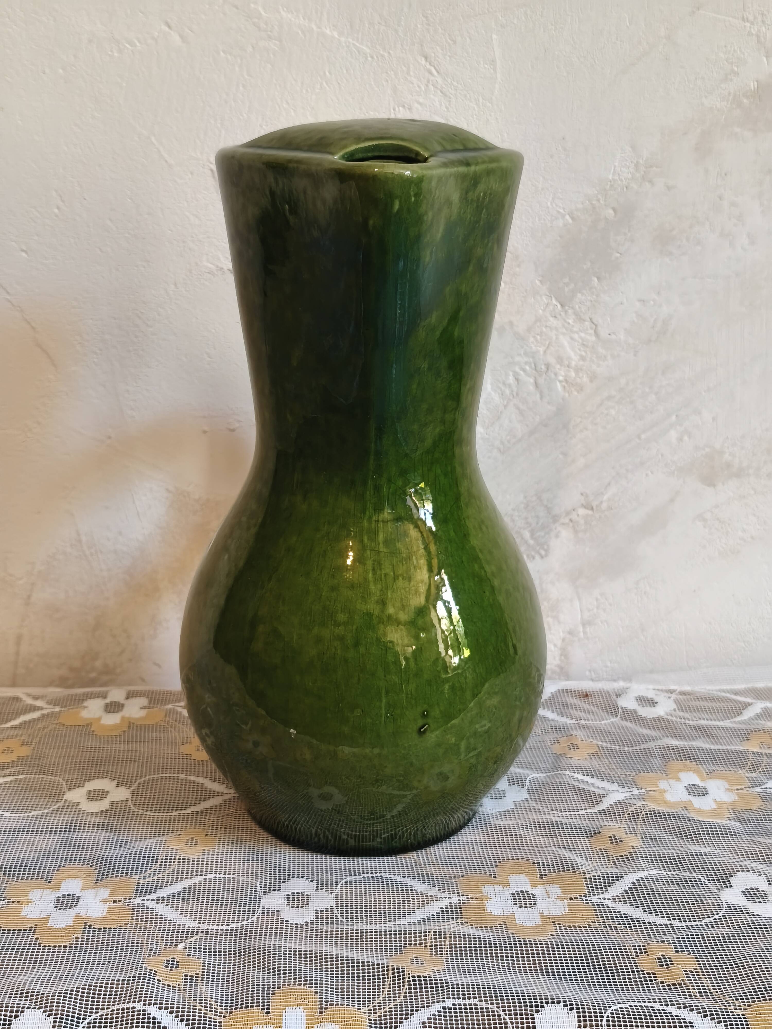 Carafe vintage en céramique vernissée verte