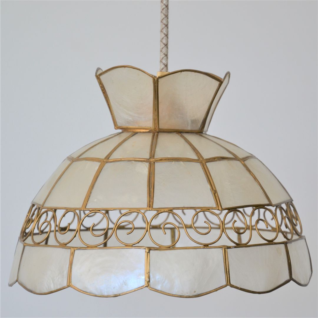 Mother-of-pearl and brass suspension