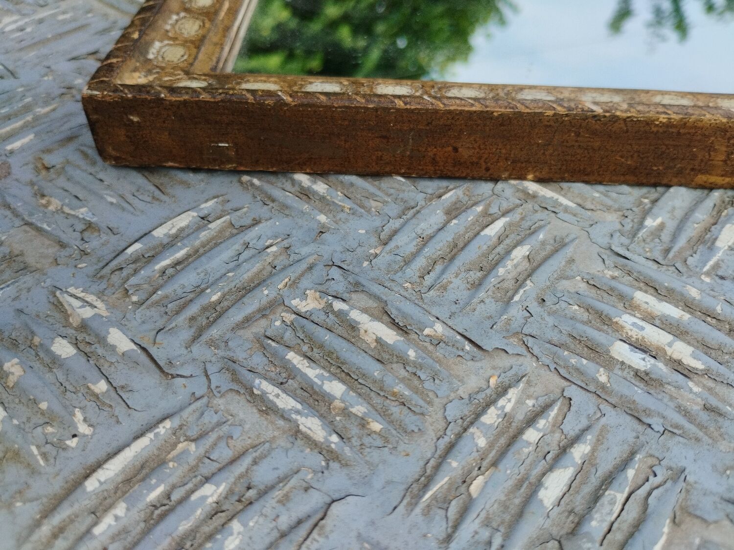 Antique Venetian mirror in gilded wood