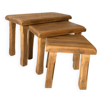 Lot de 3 tables gigognes brutalistes en chêne massif