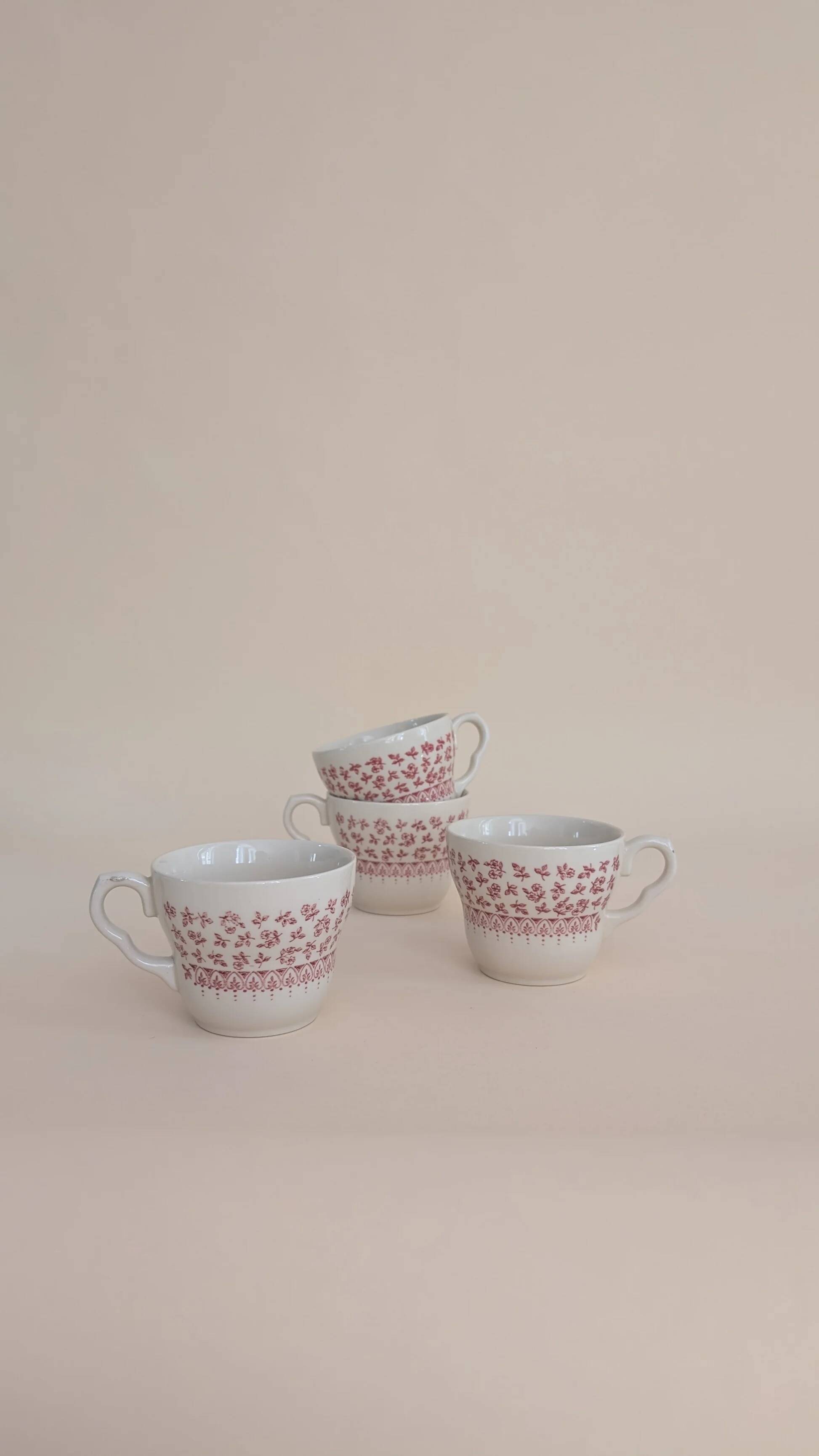 Set of 4 red ceramic mugs