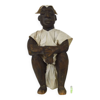 Très grande statue africaine Dogon du Mali, homme assis habillé. Première moitié du XXème