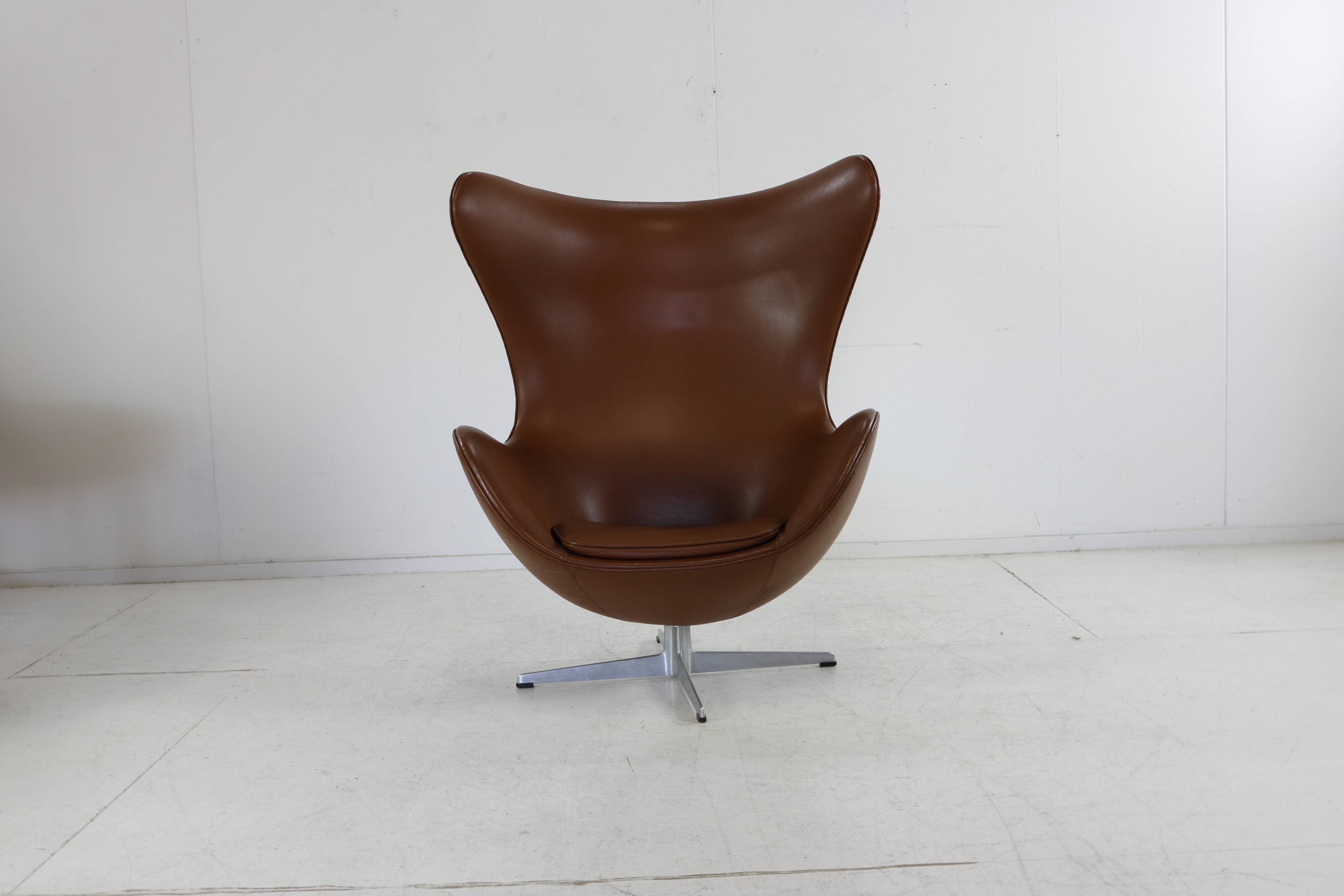 Arne Jacobsen Egg chair in cognac leather for Fritz Hansen