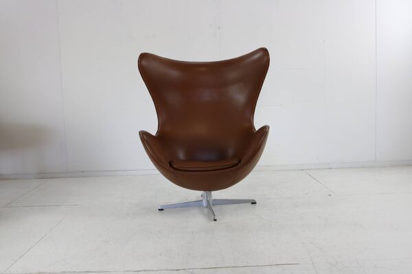 Chaise Egg Arne Jacobsen en cuir cognac pour Fritz Hansen
