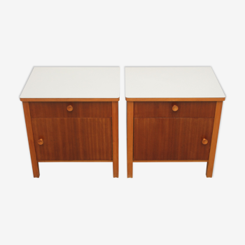 Paire de tables de chevets des années 1950 en noyer et formica