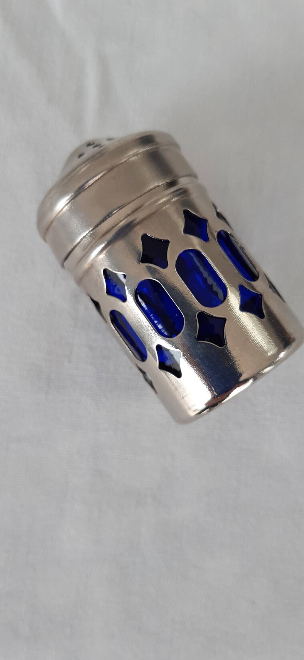 Salt and pepper shakers from the 1930s